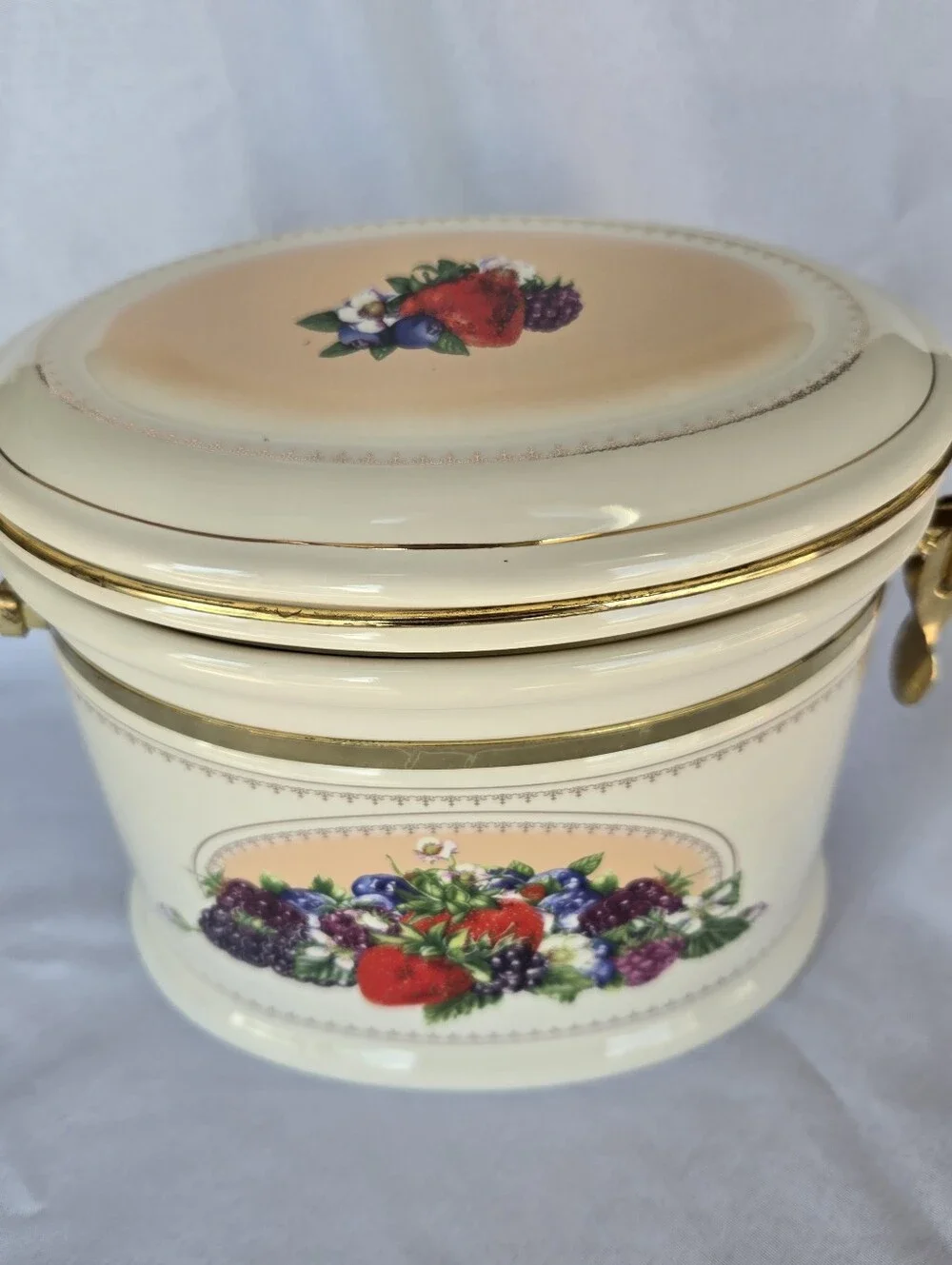 Knott's Berry Farm Ceramic Berry Canister Gold Trim